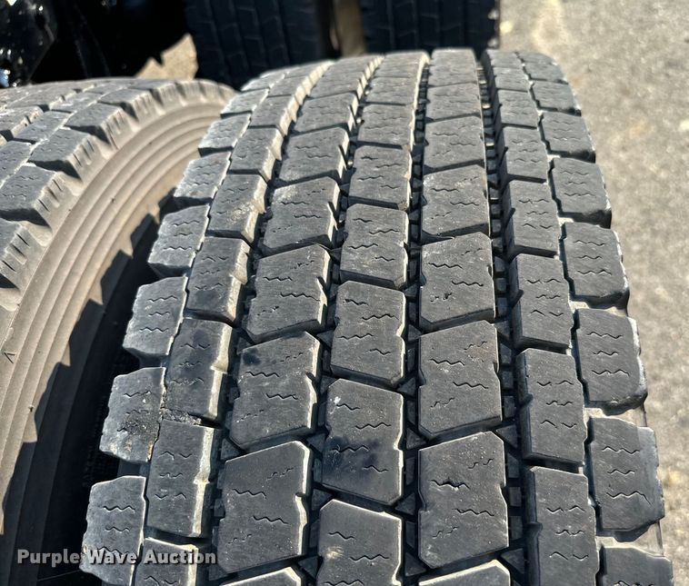 image for item NQ9754 2022 Kenworth W900 semi truck