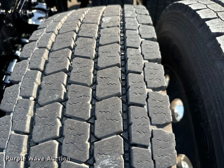 image for item NQ9754 2022 Kenworth W900 semi truck