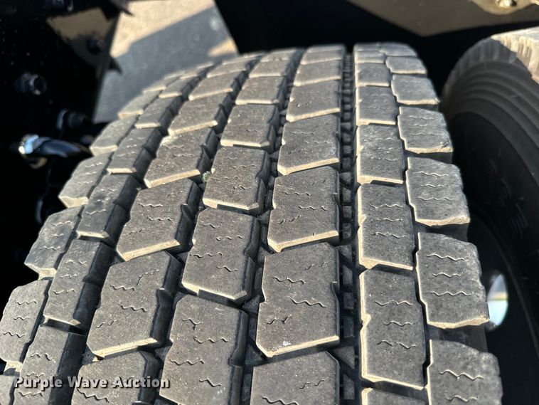 image for item NQ9754 2022 Kenworth W900 semi truck