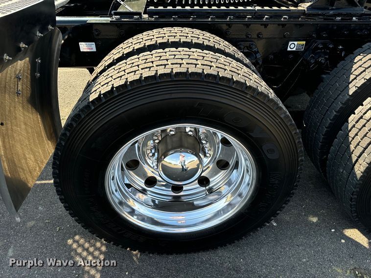 image for item NQ9754 2022 Kenworth W900 semi truck