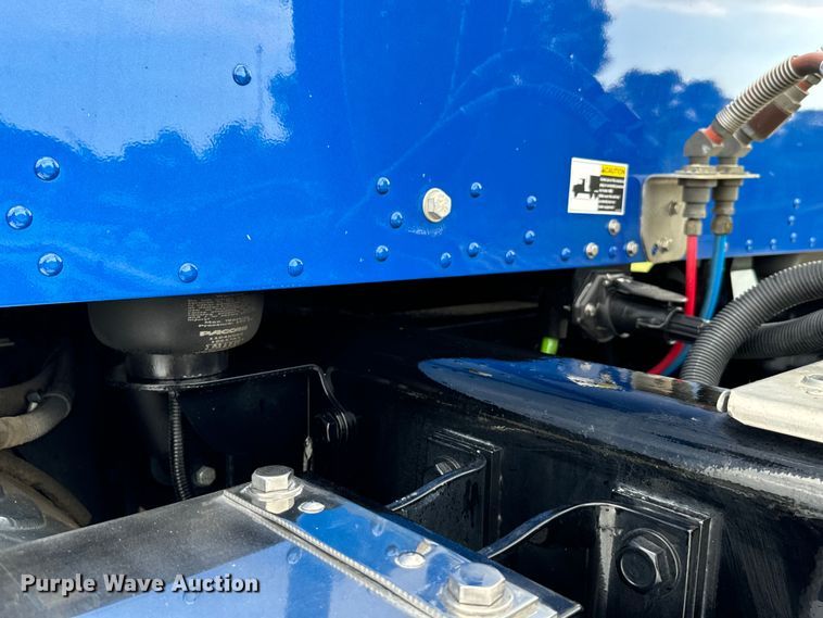 image for item NQ9756 2022 Kenworth W900 semi truck