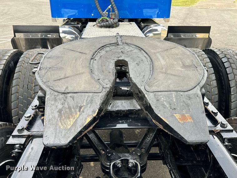 image for item NQ9756 2022 Kenworth W900 semi truck