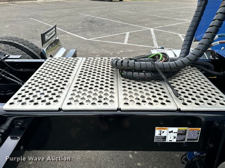 image for item NQ9756 2022 Kenworth W900 semi truck