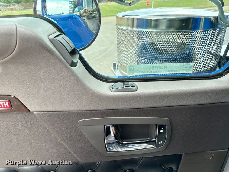 image for item NQ9756 2022 Kenworth W900 semi truck