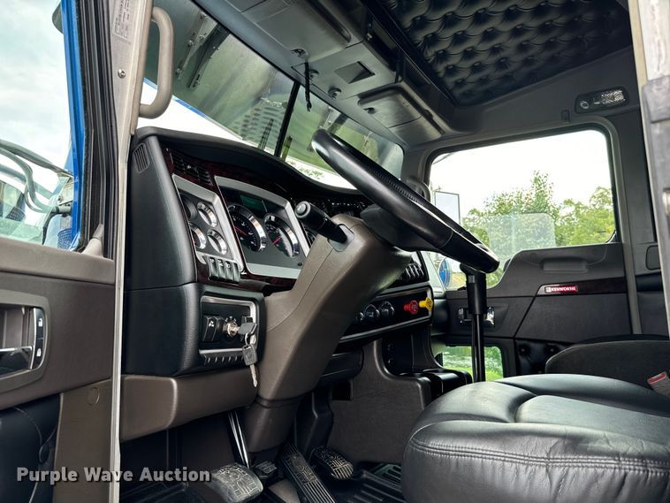 image for item NQ9756 2022 Kenworth W900 semi truck