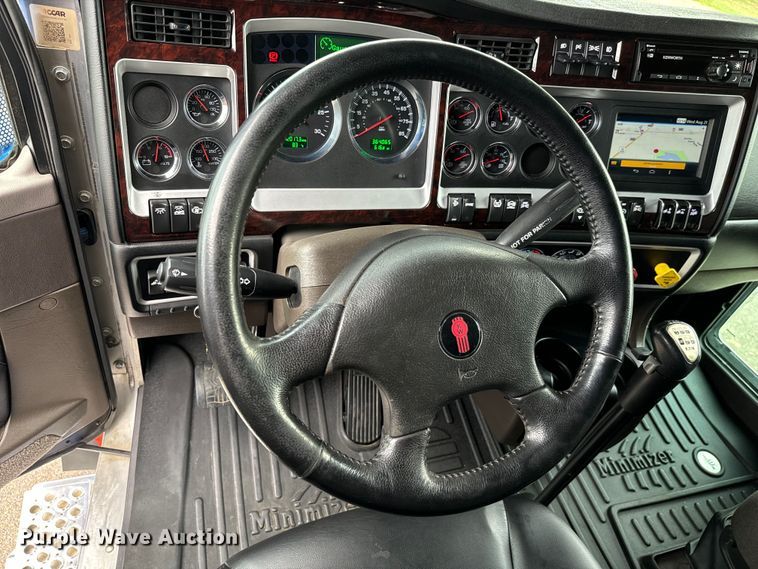 image for item NQ9756 2022 Kenworth W900 semi truck