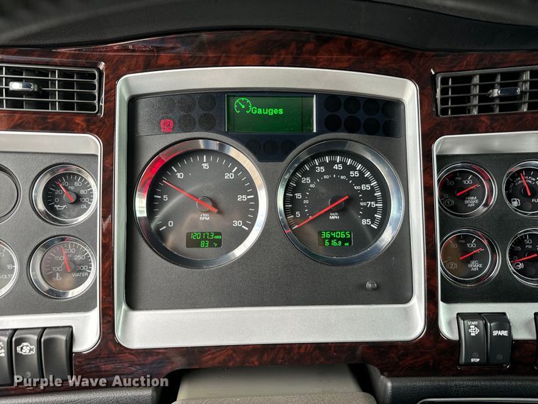 image for item NQ9756 2022 Kenworth W900 semi truck