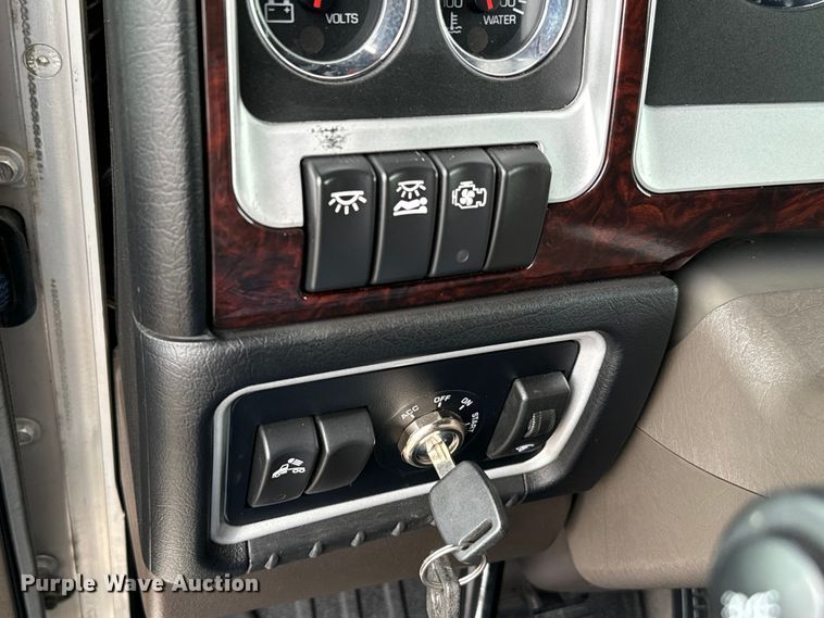 image for item NQ9756 2022 Kenworth W900 semi truck