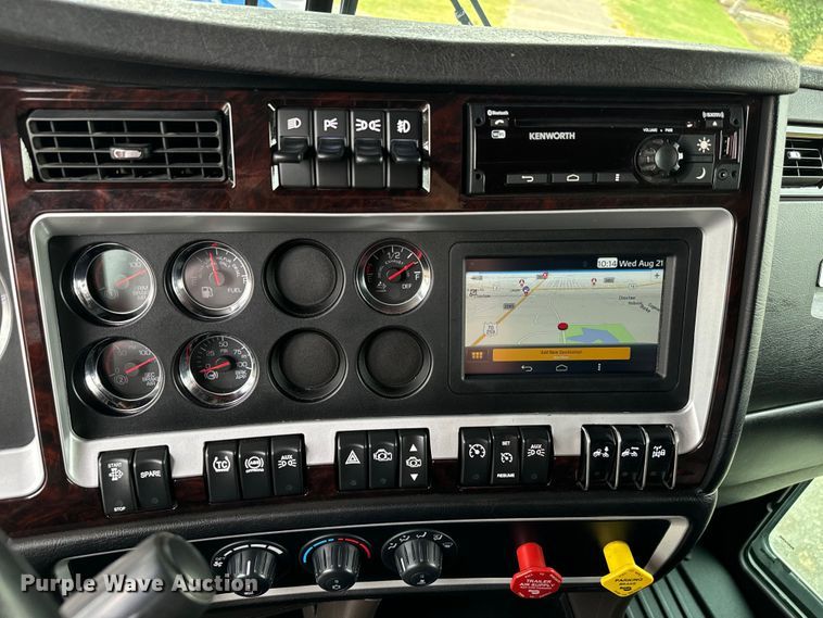 image for item NQ9756 2022 Kenworth W900 semi truck