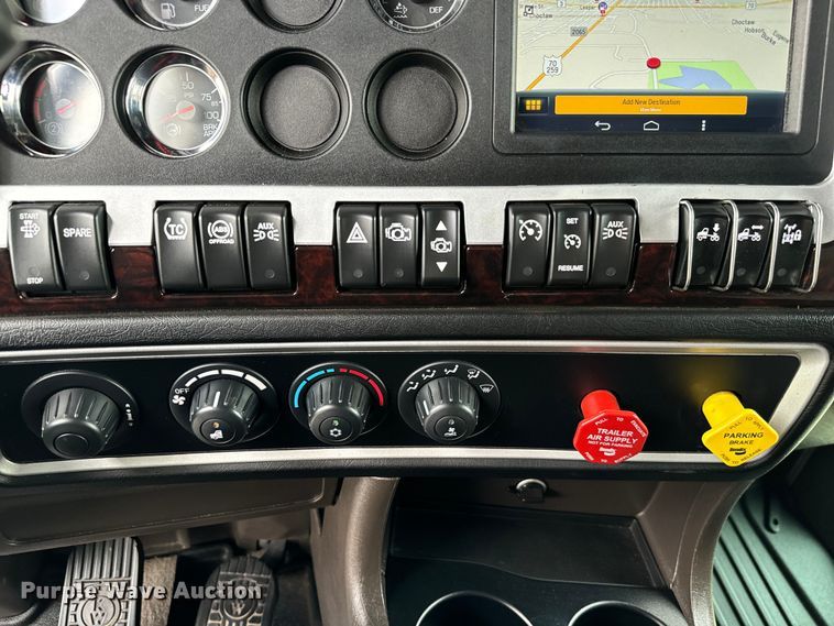 image for item NQ9756 2022 Kenworth W900 semi truck