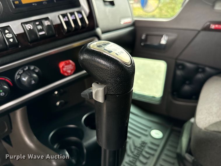 image for item NQ9756 2022 Kenworth W900 semi truck