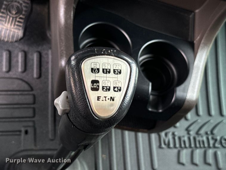 image for item NQ9756 2022 Kenworth W900 semi truck