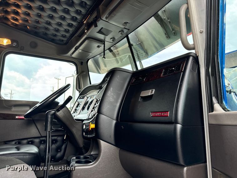 image for item NQ9756 2022 Kenworth W900 semi truck