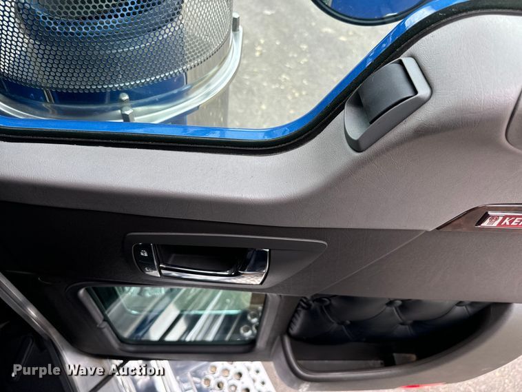 image for item NQ9756 2022 Kenworth W900 semi truck