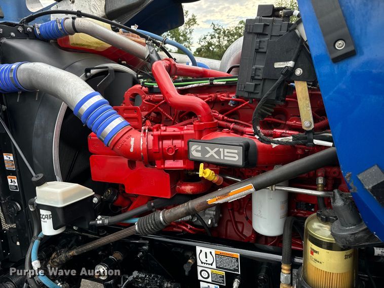 image for item NQ9756 2022 Kenworth W900 semi truck