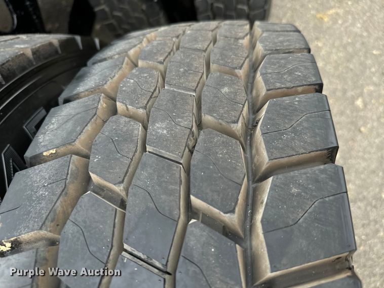 image for item NQ9756 2022 Kenworth W900 semi truck