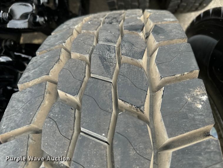 image for item NQ9756 2022 Kenworth W900 semi truck