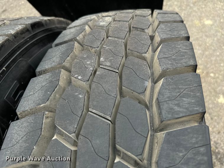 image for item NQ9756 2022 Kenworth W900 semi truck