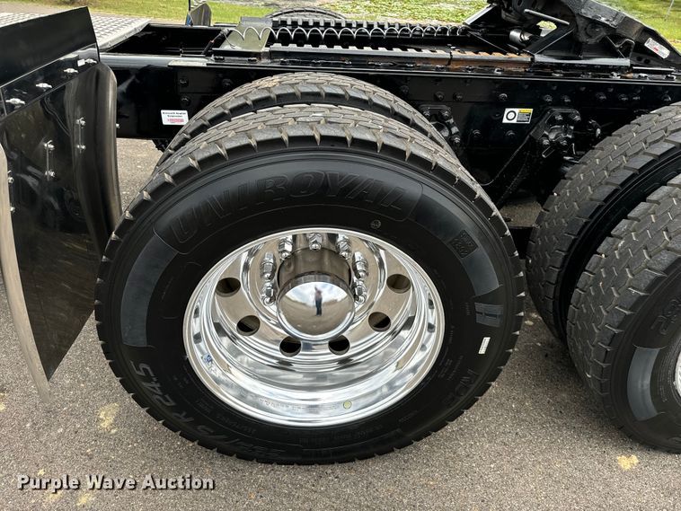 image for item NQ9756 2022 Kenworth W900 semi truck