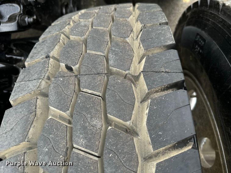 image for item NQ9756 2022 Kenworth W900 semi truck