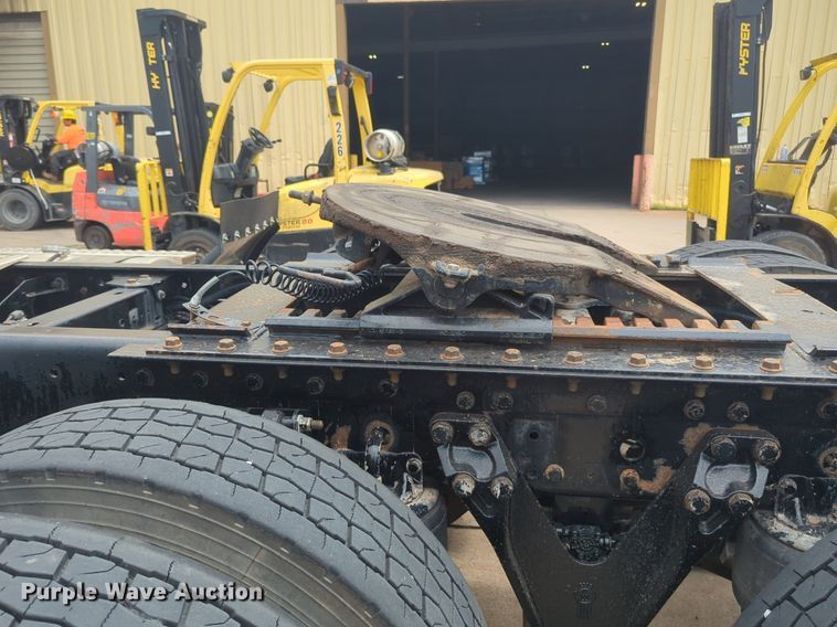 image for item NW9664 2016 Kenworth T800 semi truck