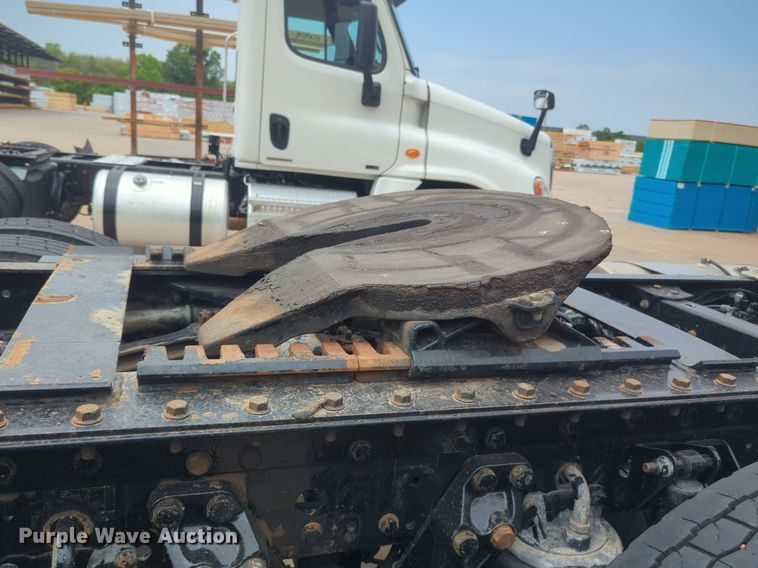 image for item NW9664 2016 Kenworth T800 semi truck