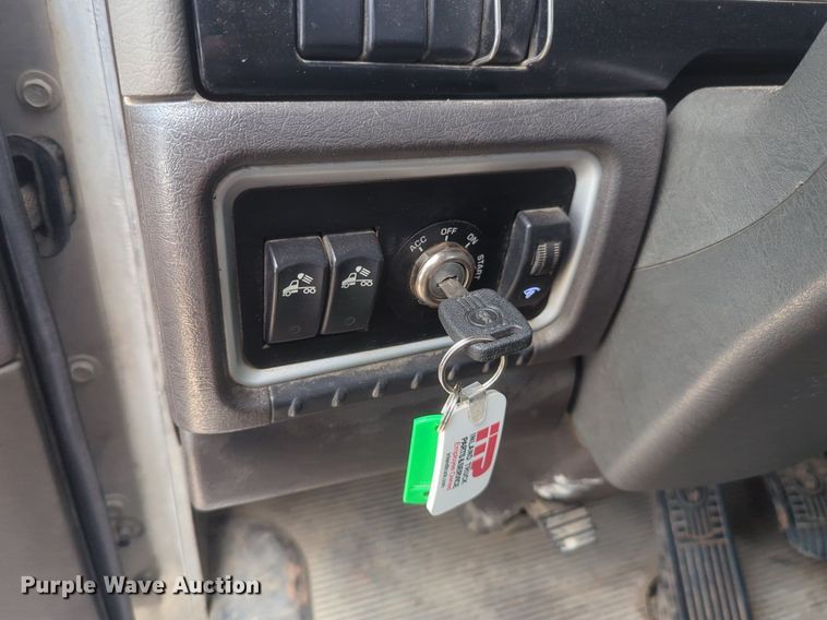 image for item NW9664 2016 Kenworth T800 semi truck