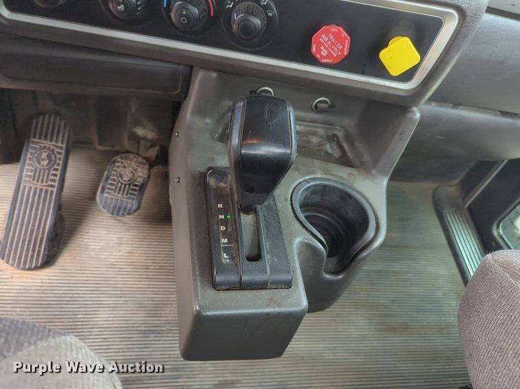 image for item NW9664 2016 Kenworth T800 semi truck