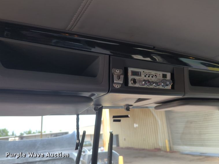 image for item NW9664 2016 Kenworth T800 semi truck