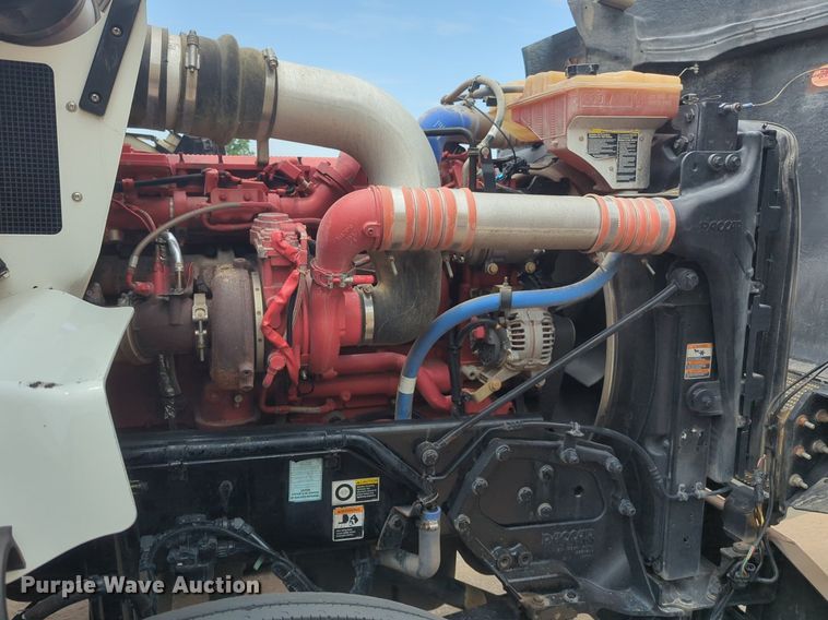 image for item NW9664 2016 Kenworth T800 semi truck