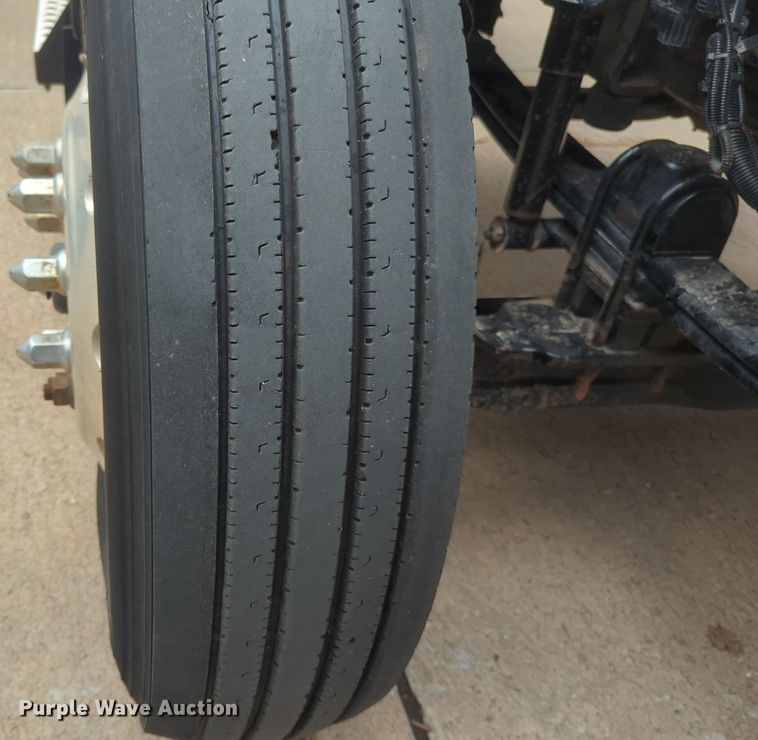 image for item NW9664 2016 Kenworth T800 semi truck