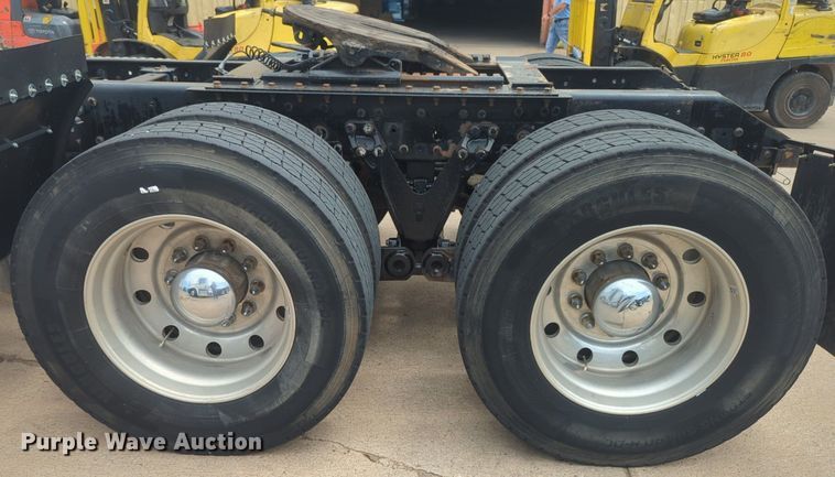 image for item NW9664 2016 Kenworth T800 semi truck