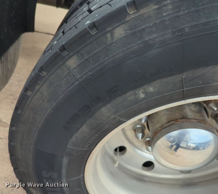 image for item NW9664 2016 Kenworth T800 semi truck