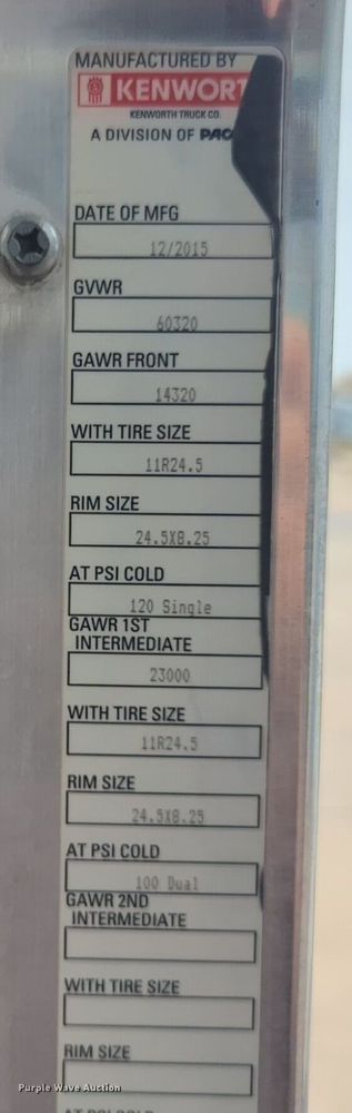 image for item NW9664 2016 Kenworth T800 semi truck