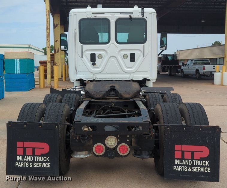 image for item NW9665 2012 Freightliner Cascadia semi truck