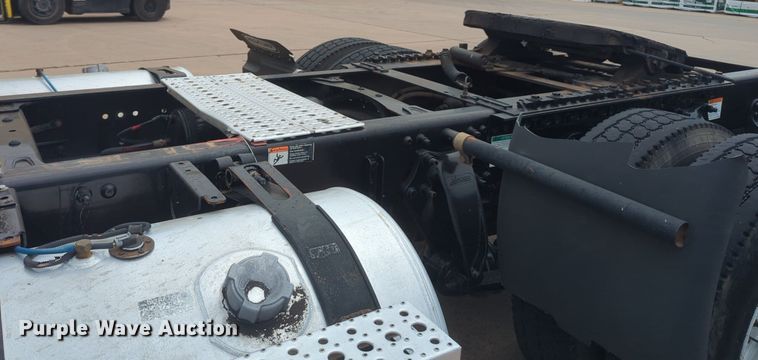 image for item NW9665 2012 Freightliner Cascadia semi truck