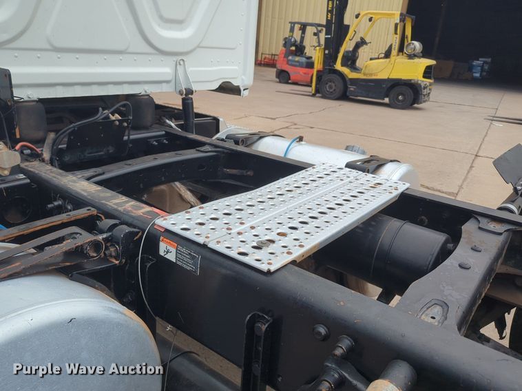 image for item NW9665 2012 Freightliner Cascadia semi truck