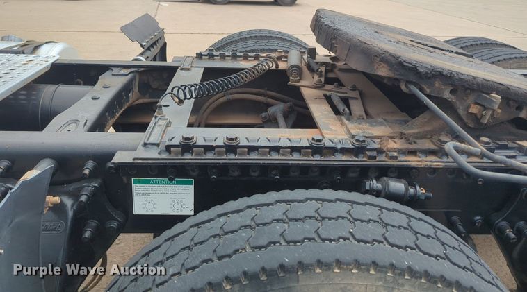 image for item NW9665 2012 Freightliner Cascadia semi truck