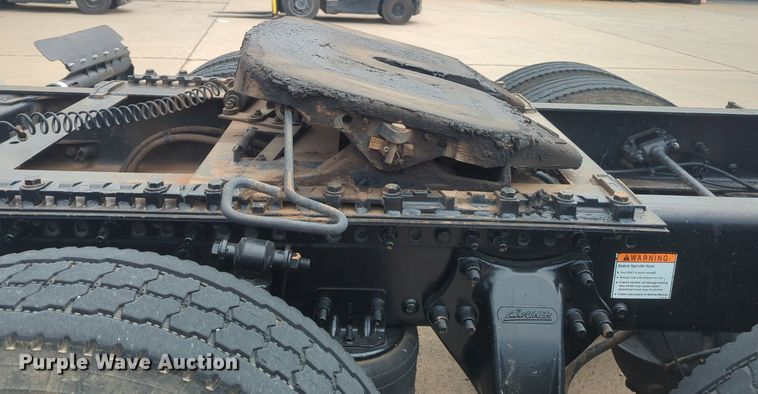 image for item NW9665 2012 Freightliner Cascadia semi truck