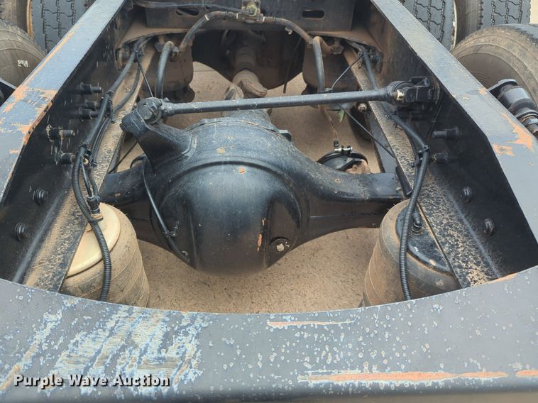 image for item NW9665 2012 Freightliner Cascadia semi truck