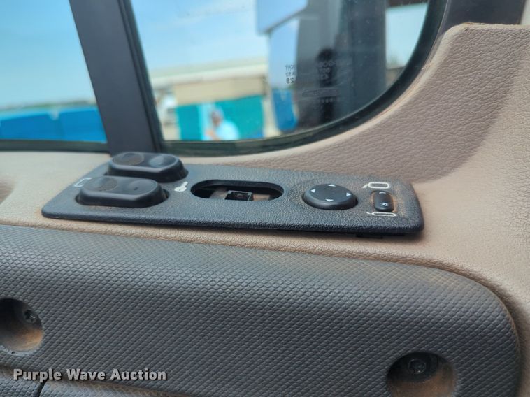 image for item NW9665 2012 Freightliner Cascadia semi truck