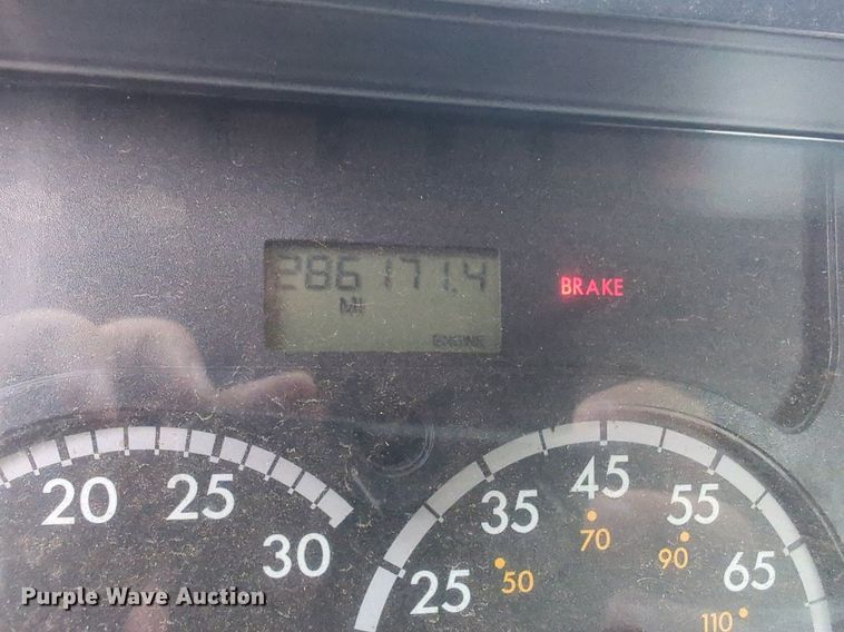 image for item NW9665 2012 Freightliner Cascadia semi truck