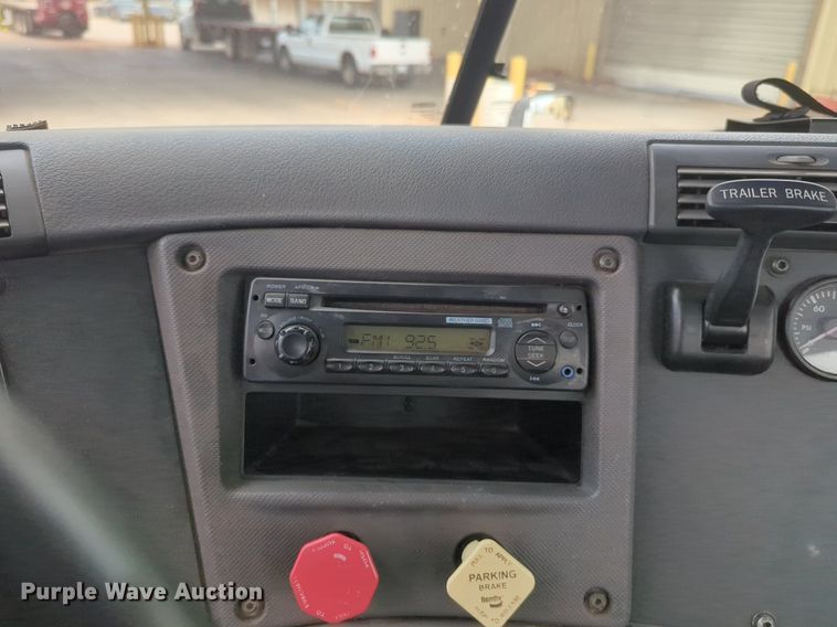 image for item NW9665 2012 Freightliner Cascadia semi truck