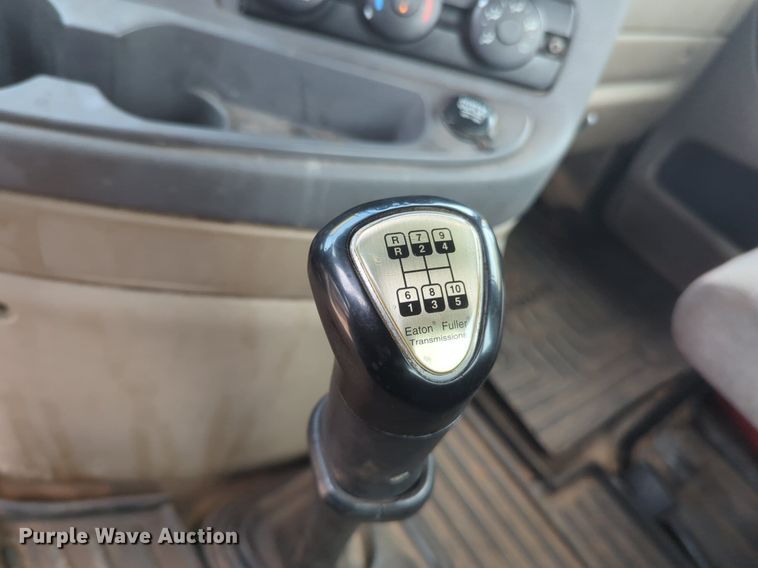 image for item NW9665 2012 Freightliner Cascadia semi truck