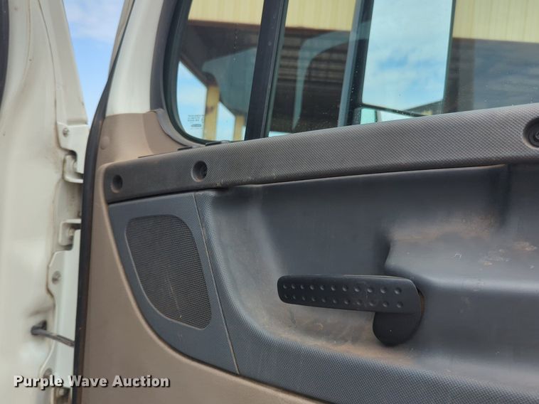 image for item NW9665 2012 Freightliner Cascadia semi truck