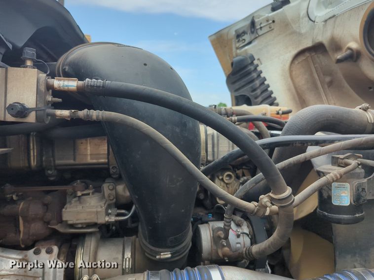 image for item NW9665 2012 Freightliner Cascadia semi truck