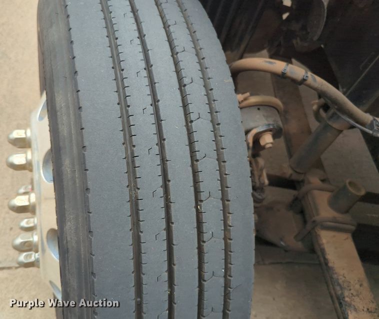 image for item NW9665 2012 Freightliner Cascadia semi truck