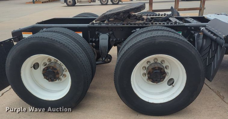 image for item NW9665 2012 Freightliner Cascadia semi truck