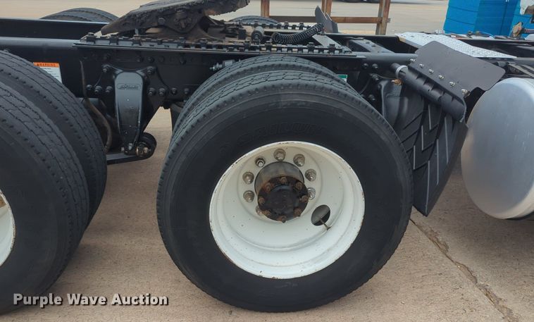 image for item NW9665 2012 Freightliner Cascadia semi truck