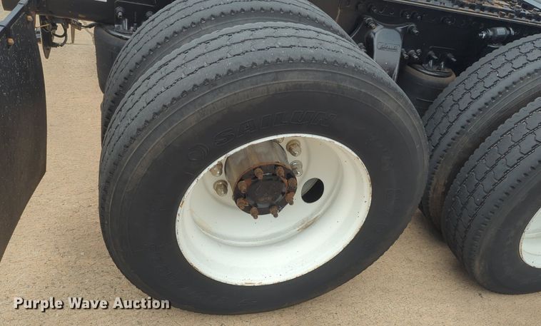 image for item NW9665 2012 Freightliner Cascadia semi truck